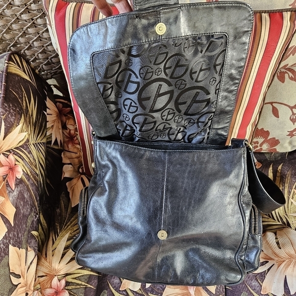 Francesco Biasia Black Patent Leather Shoulder Bag - Picture 6 of 16